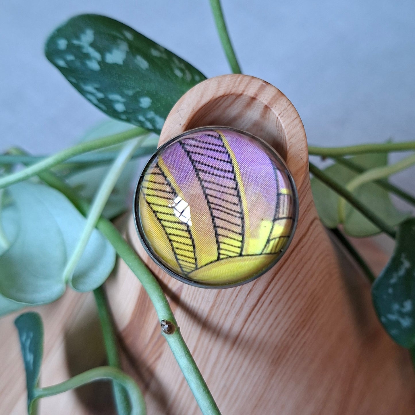 Round Brooch Pins