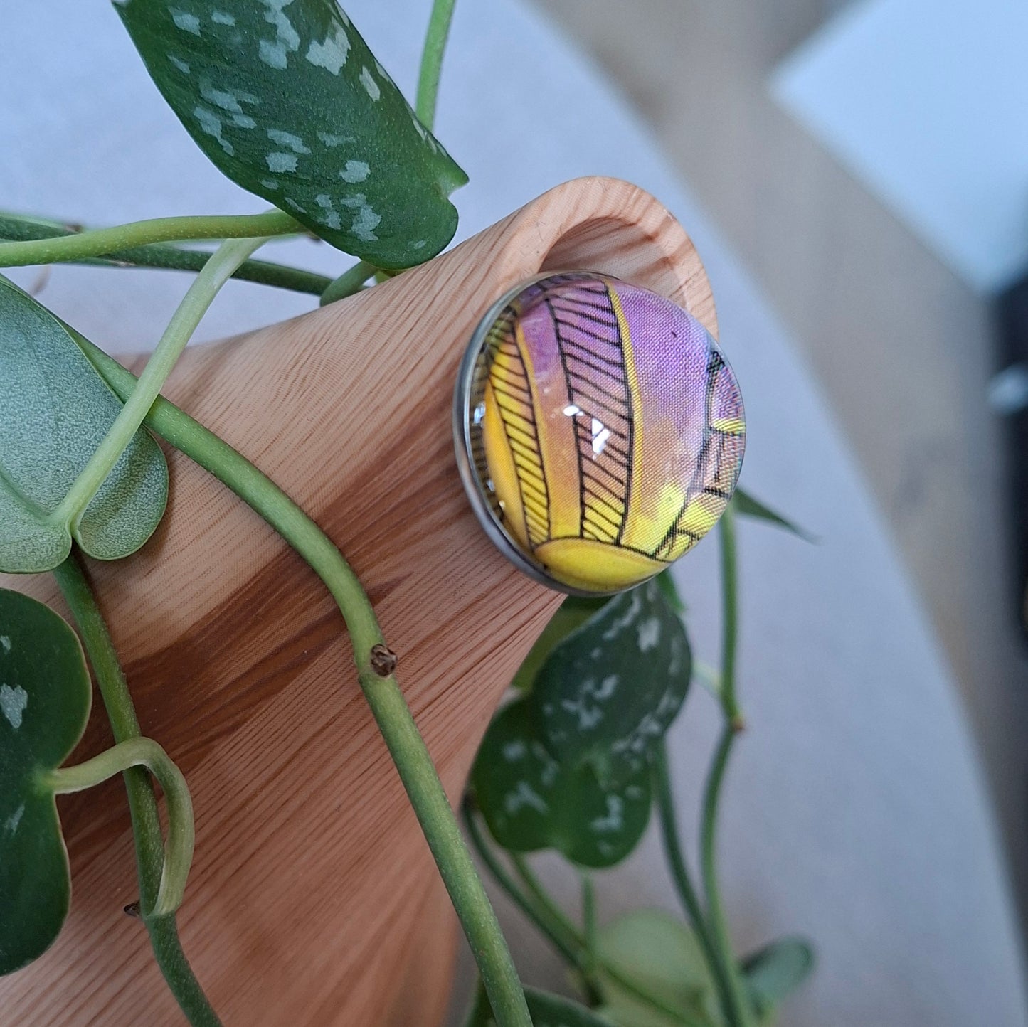 Round Brooch Pins
