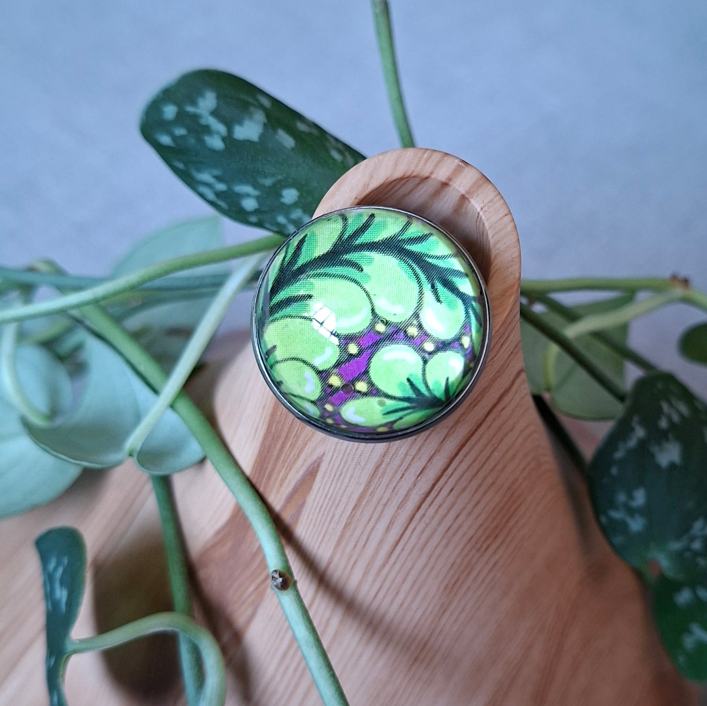 Round Brooch Pins